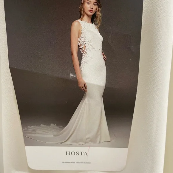 Elegant White Wedding Dress - Picture 4 of 4